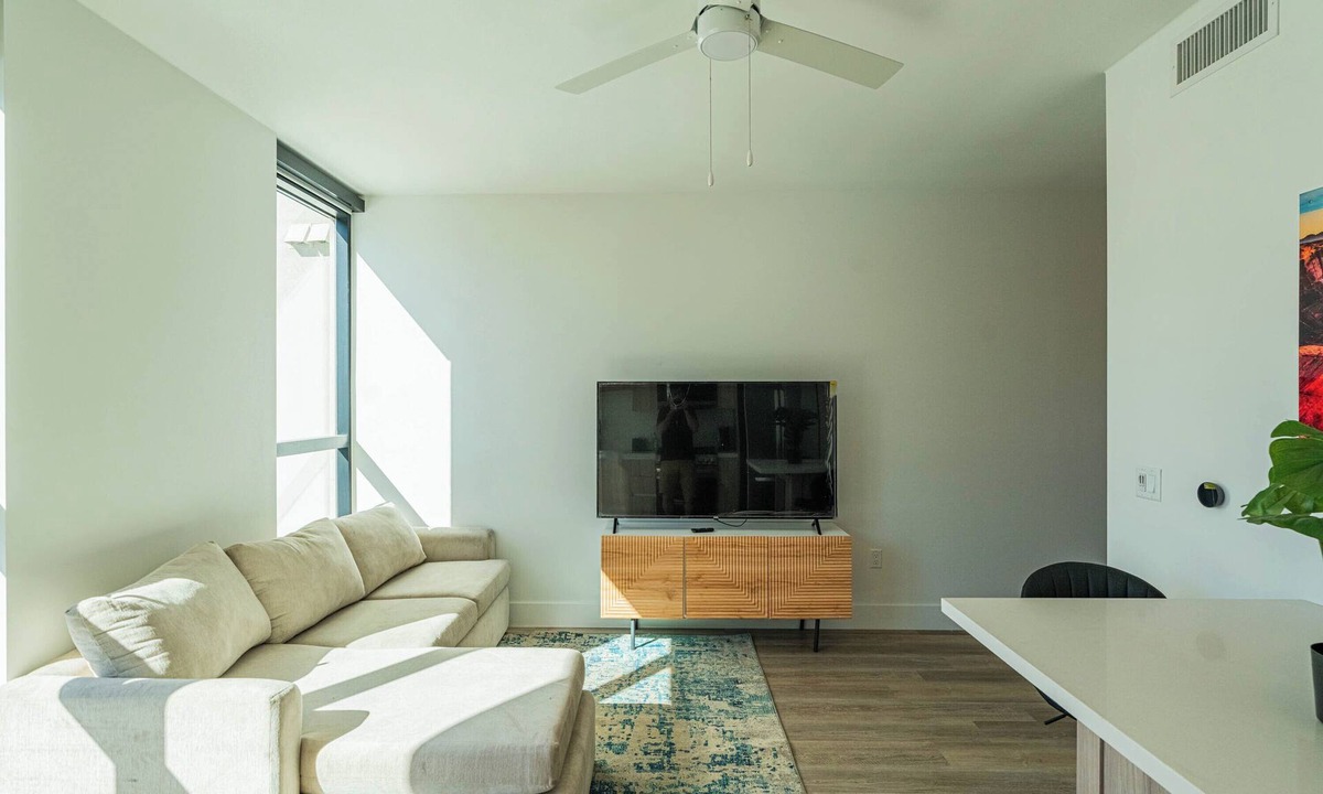 Roosevelt Apartment | Bright 1BR Haven - Pool & Gym Access + Rooftop