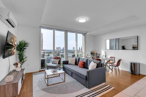 Downtown Tulsa Apartment | Bright 1BR Near BOKCenter-Gym,Lounge,Balcony,PetOK