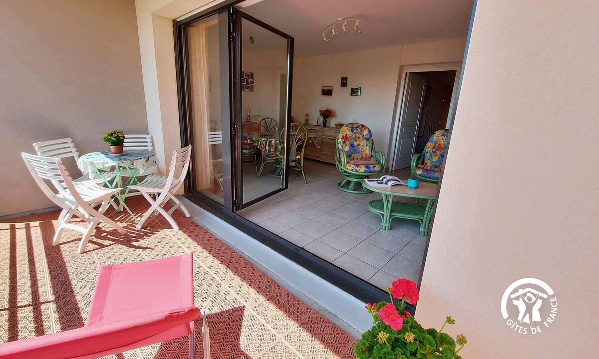 Mayenne Apartment | Bright 2-Bedroom Apartment with Balcony, Garage & Baby Equipment near Mayenne's Attractions