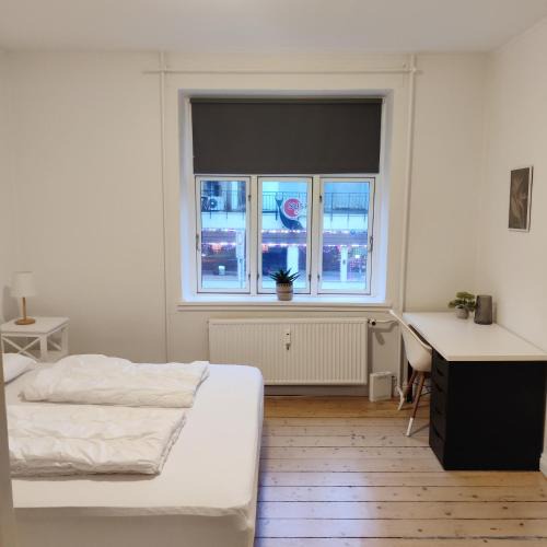 Aalborg Midtby Apartment | Bright 2 Bedroom Apartment on Superb Location