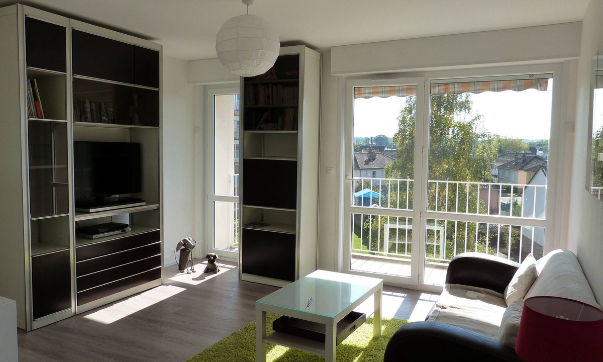 Laval Apartment | Bright 2 bedroom apartment