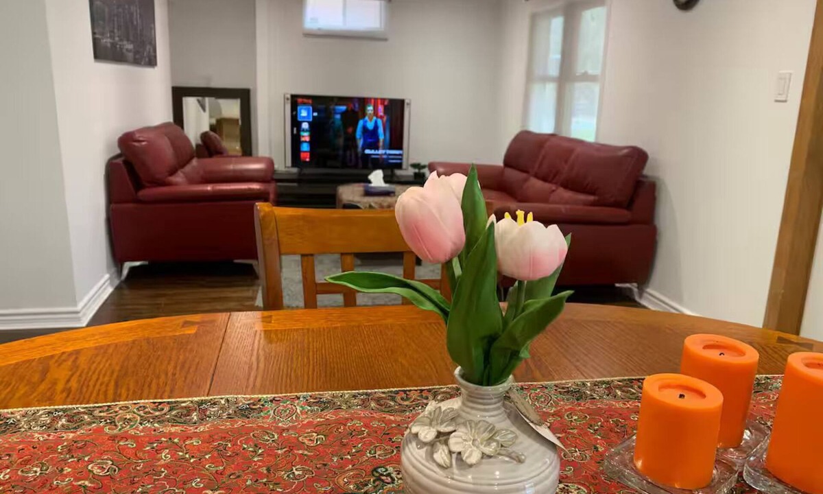 Newmarket House | Bright 2-bedroom walkout with everything you need