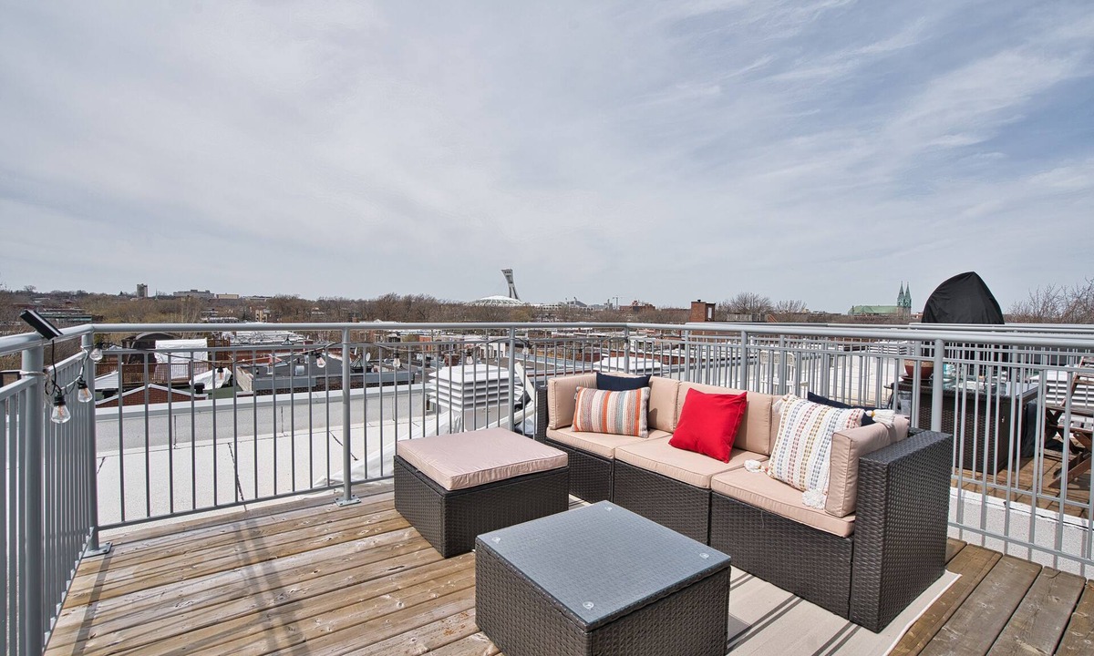 Hochelaga Condo | Bright 2-Floor Penthouse Condo with Parking