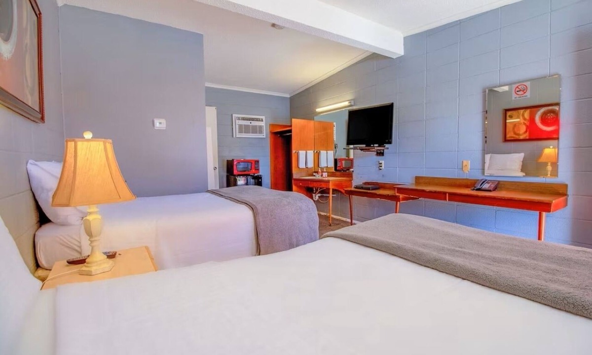 Wheeler Hotel | Bright 2-Queen Stay Close to Museum & City Park Trails + Free Parking