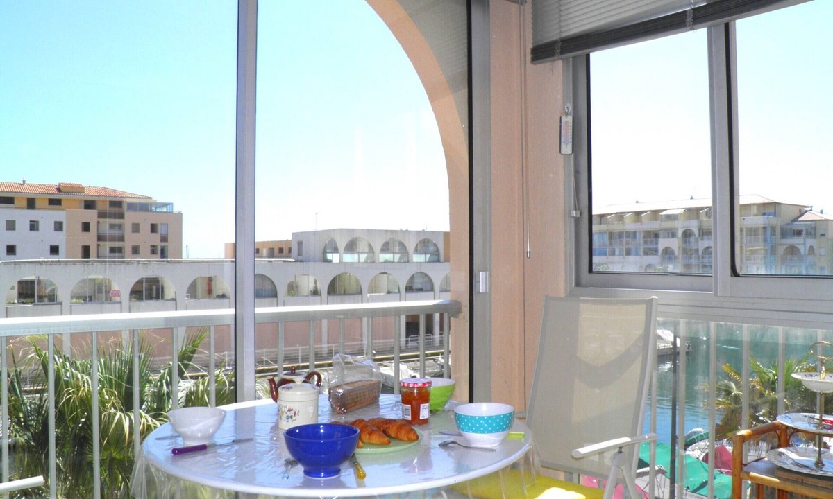Sete Apartment | Bright 2-room flat with loggia and parking in Sète