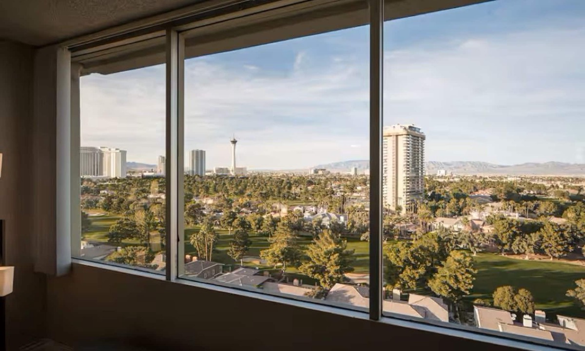 Winchester Apartment | Bright 2BD/2BA-Corner Apt. w/Great View