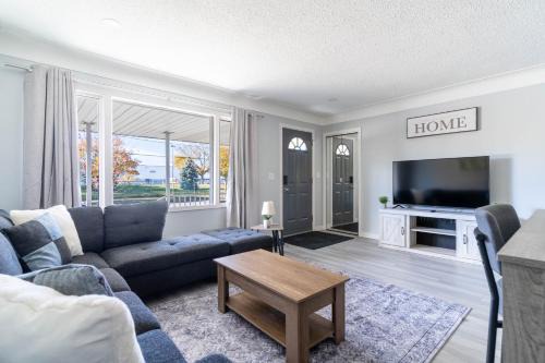 Windsor Apartment | Bright 2BR Home Near Airport & Shops