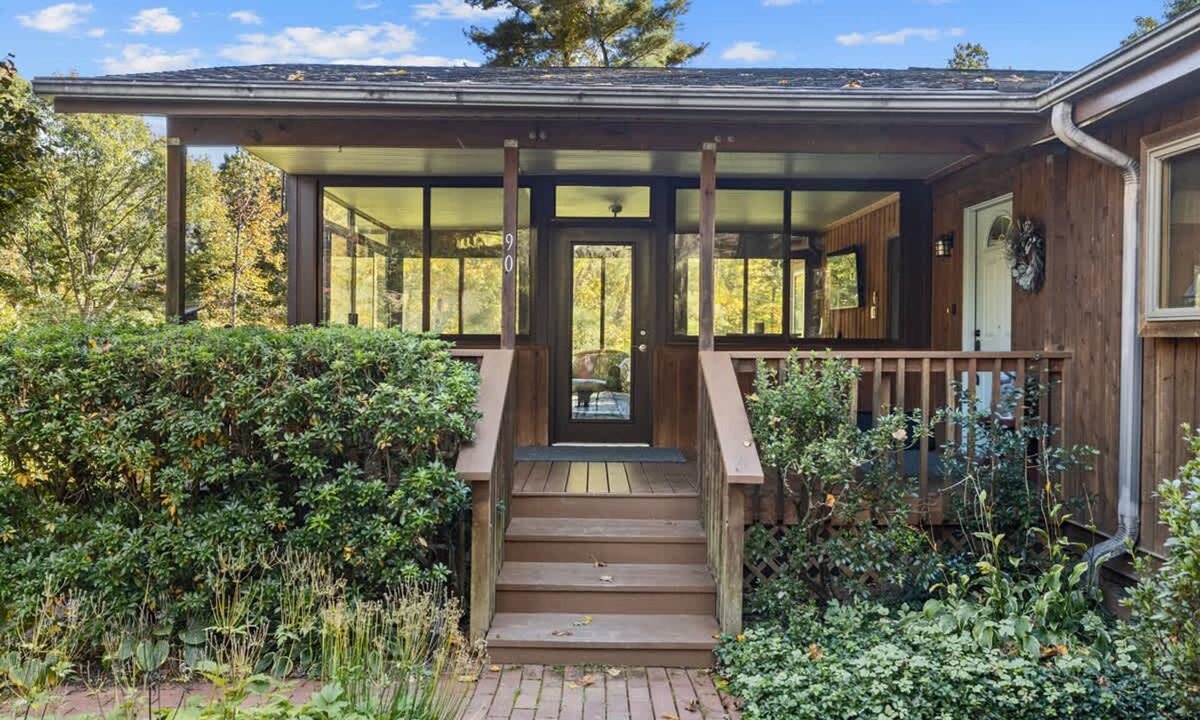Hendersonville House | Bright 2BR House w Sunroom Firepit Near Trails