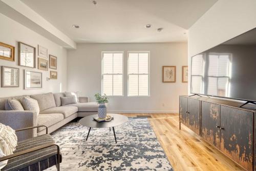 North Tabor House | Bright 2BR - North Tabor - Work & Recharge