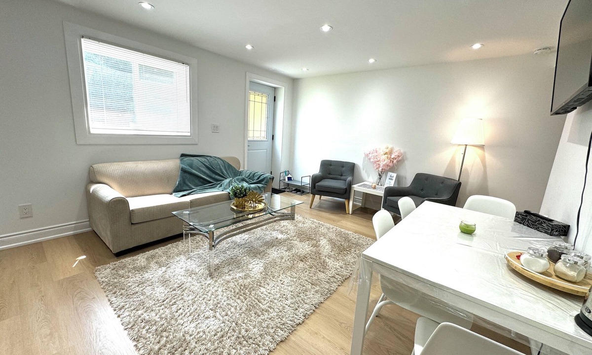 Richmond Hill Apartment | Bright 2BR unit | Free Parking | Family Friendly | Richmond Hill