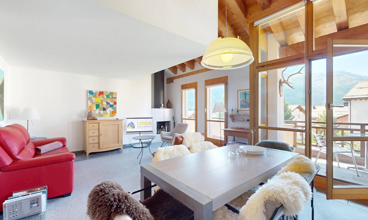 Silvaplana Apartment | Bright 3 ½-room apartment, 80 m2 spread over two floors.