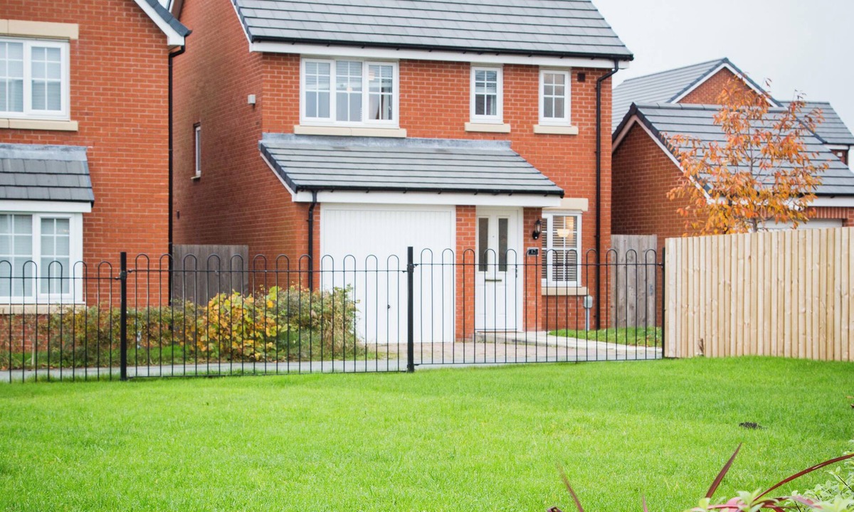 Chequerbent House | Bright 3-Bed 2.5-Bath Bolton Home