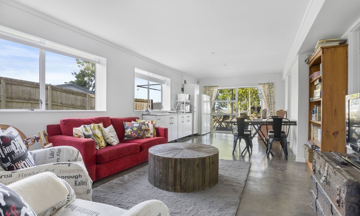 Saint Johns House | Bright 3-Bedroom Unit - WiFi & Parking