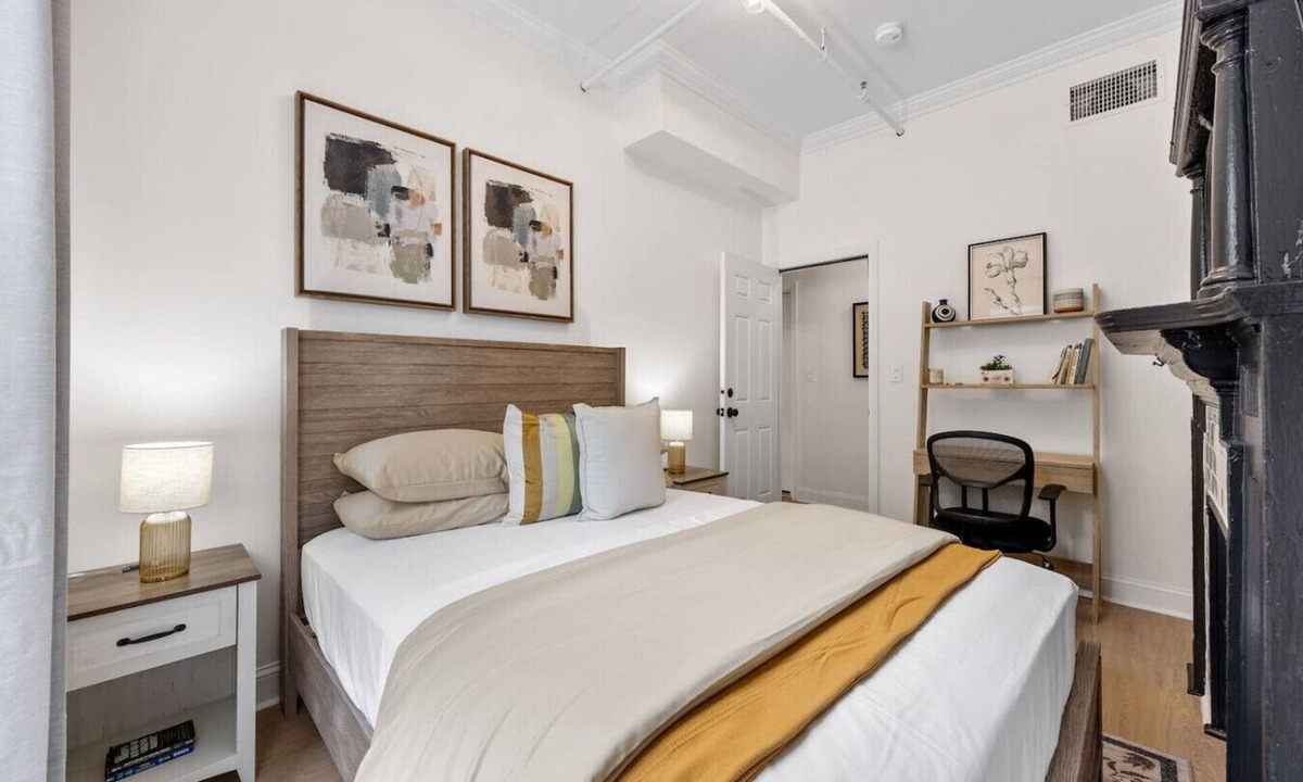 Harlem Apartment | Bright 3BR Harlem Home w/In-Unit Laundry