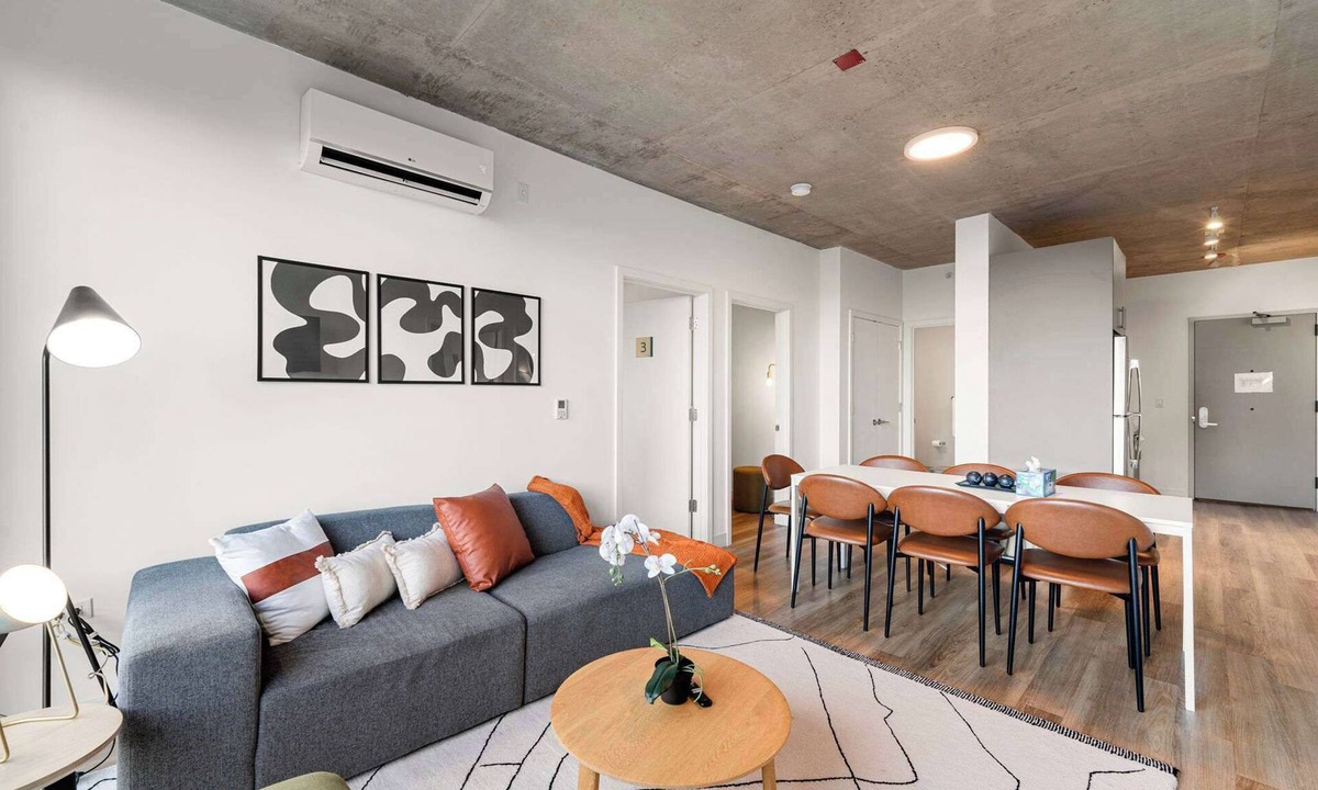 River North Hotel | Bright 4BR Apartment Near Lincoln Park Zoo