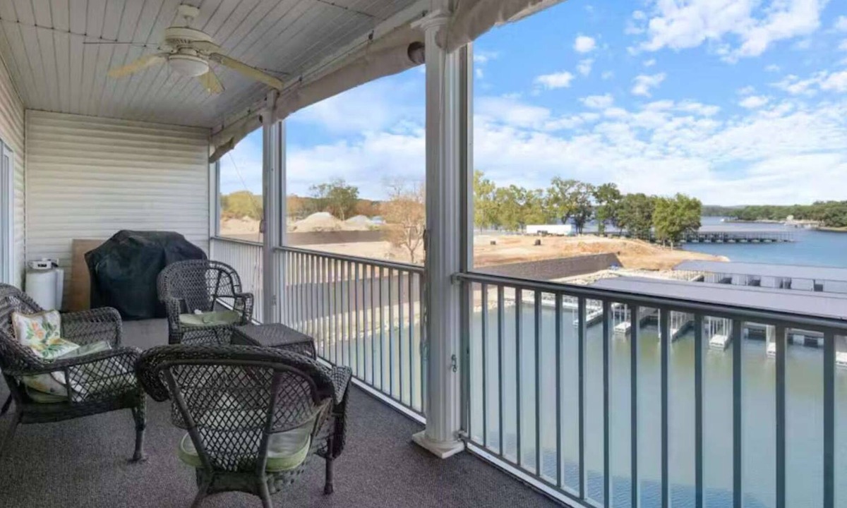 Sunrise Beach Condo | Bright 4BR Condo - Lake View - Water Front pool