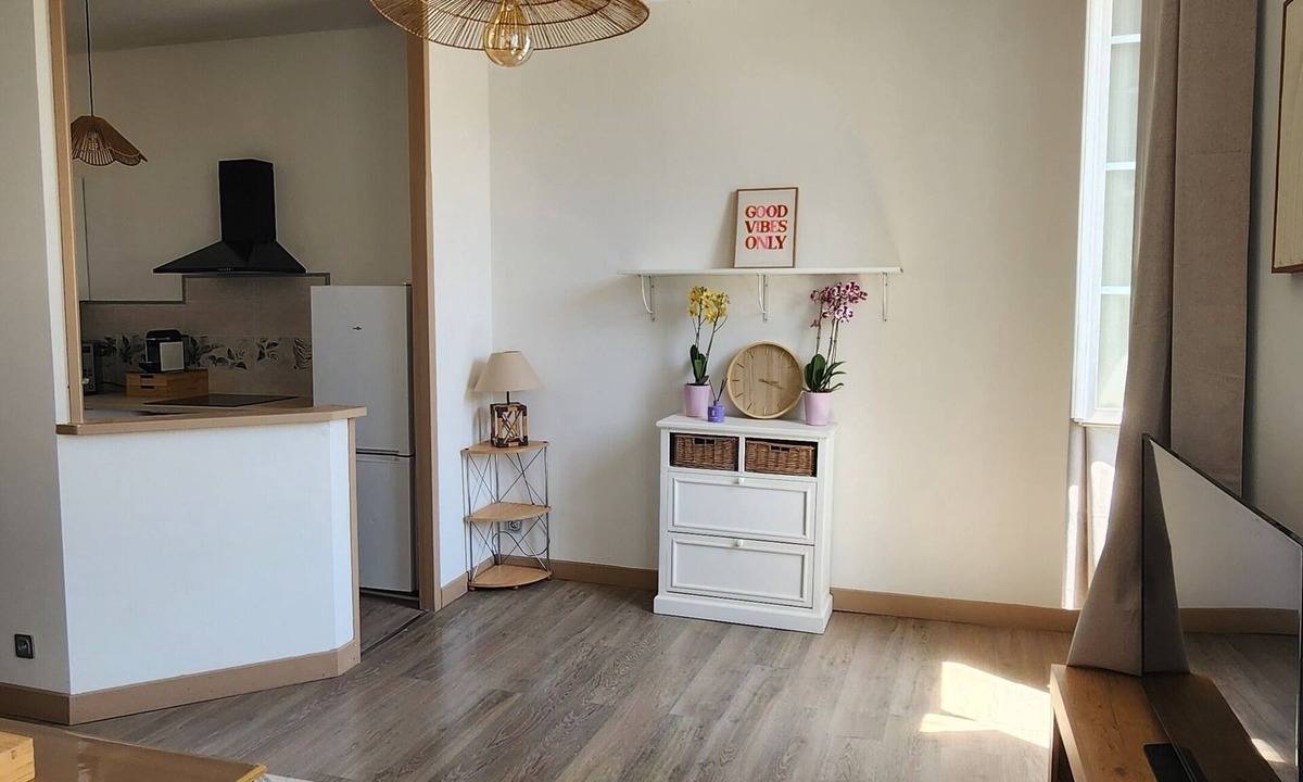 Condom Apartment | Bright 80-square-meter, 3-bedroom apartment