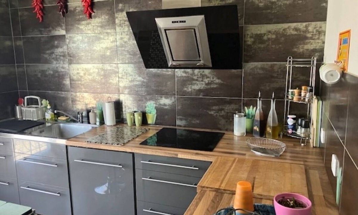 Fabregues Apartment | Bright, air-conditioned apartment