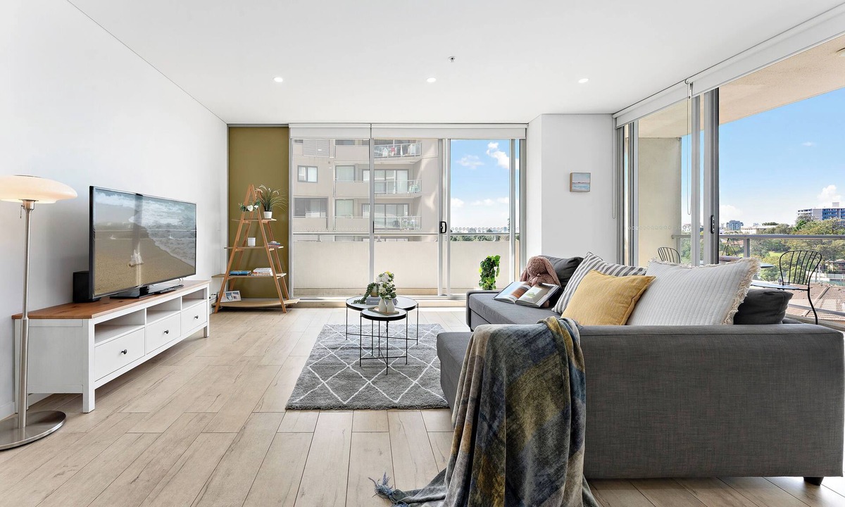 Parramatta CBD Apartment | Bright & Airy 2BR Steps to Station & Westfield