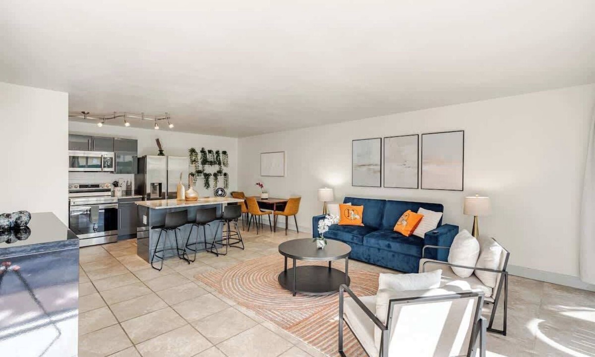Southside Apartment | Bright & Airy 2BR in West Palm–Near Beach & Shops