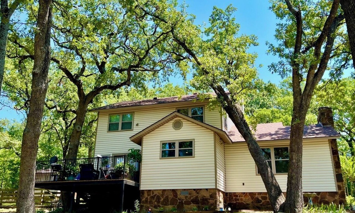 Kingston House | Bright & Airy 3 BR with AC, Game Rm, Near Casinos, Lake Texoma Marinas & Trails