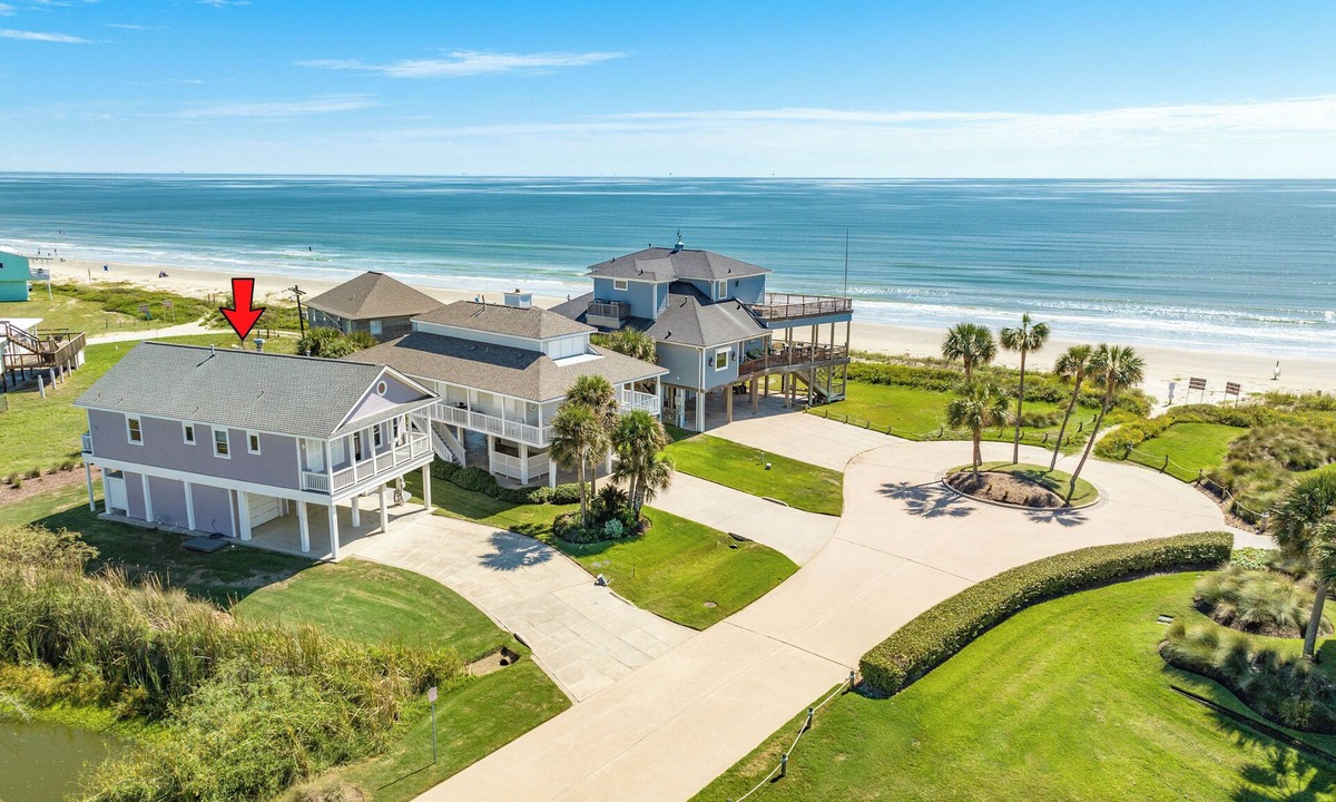 Pirates Beach West House | Bright & Airy 3rd Row Home w/Gulf Views, 2 Decks, Outdoor Shower, Free Wifi