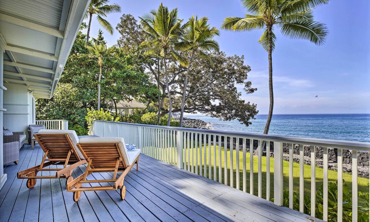 Kailua-Kona House | Bright & Airy Beach House w/Oceanfront Views