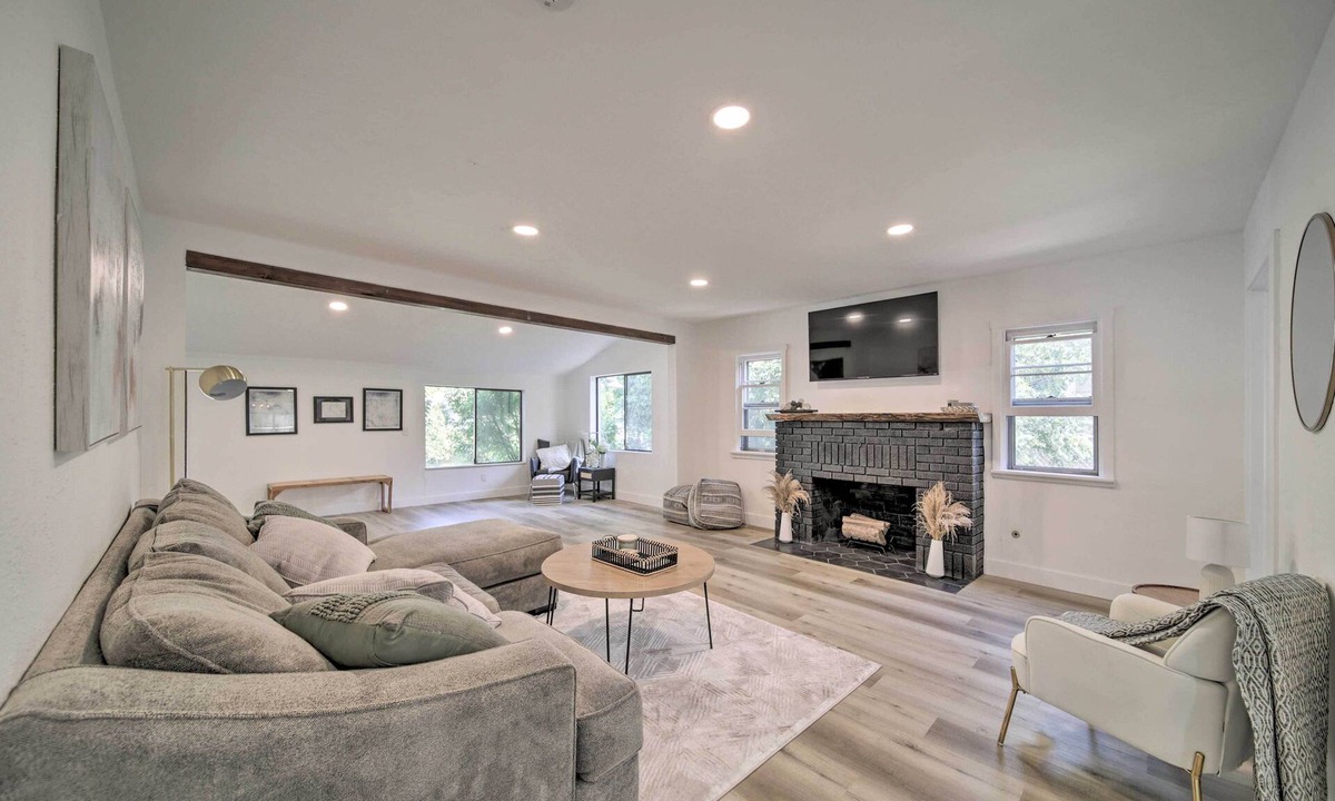 Liberty Lake House | Bright & Airy Liberty Lake Abode w/Backyard!
