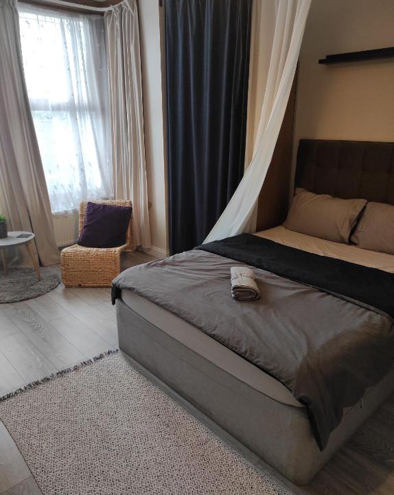 Cranbrook House | Bright & Airy Spacious Double Room