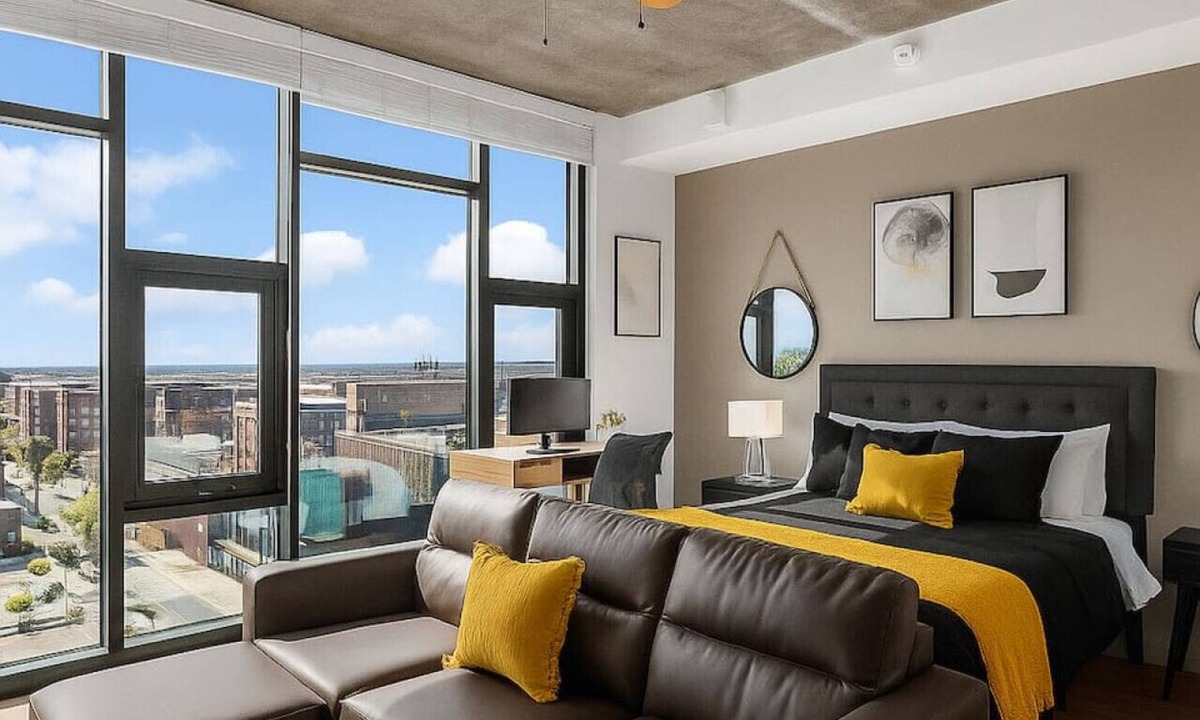 Five Points South Apartment | Bright + Airy Studio | Perfect City Escape 15