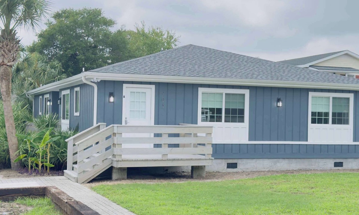 Crescent Beach Apartment | Bright & airy 2BR, 2BA beach retreat A