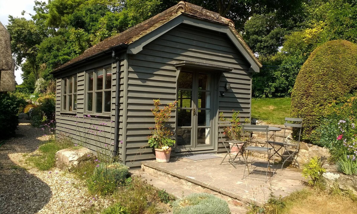 Alton Barnes Cabin | Bright and Airy Garden Room.