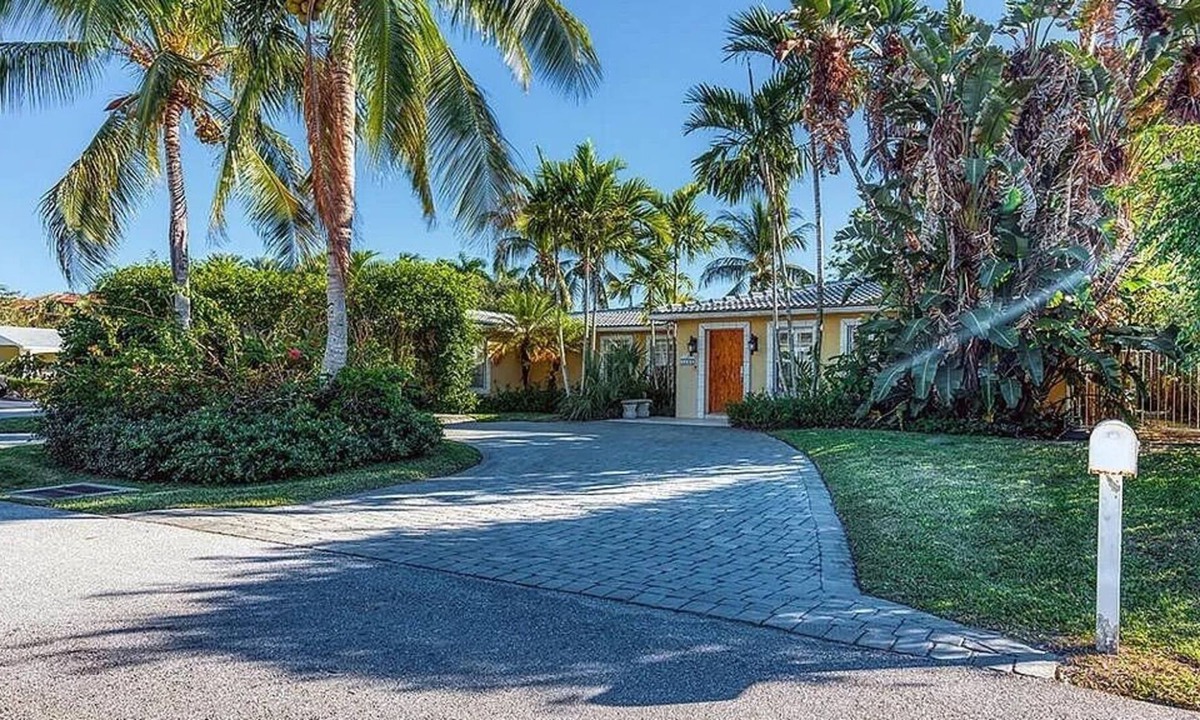 Juno Beach House | Bright and Airy Palm Beach Gardens Gem