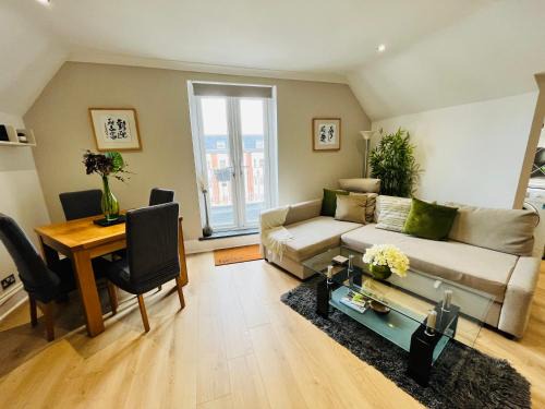 Southsea Apartment | Bright and Breezy