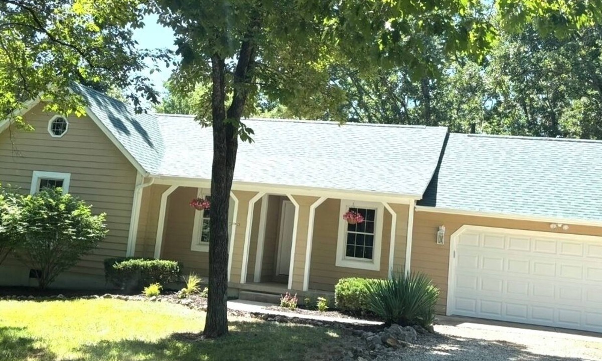 Rolla House | Bright and Charming 2BR, Office home. Near MO S&T, Great Eats & Local Shopping!