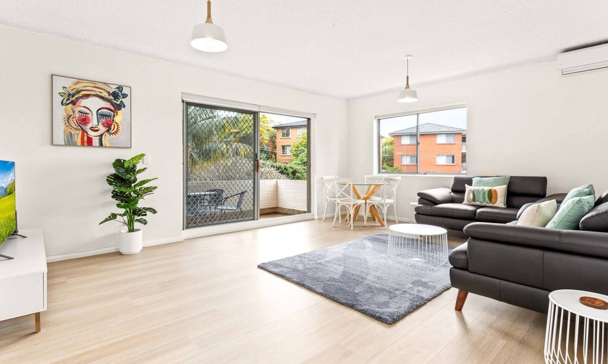 Ryde Apartment | Bright and convenient apartment, close to shops