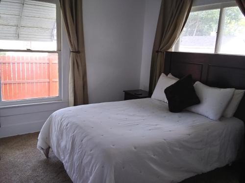 Powell Apartment | Bright and Cool Powell Apartment