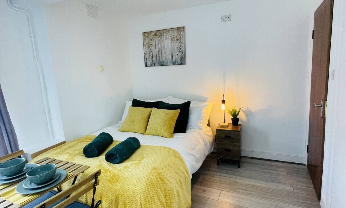 Finsbury Park Apartment | Bright and Cosy Studio Flat for Short Stays