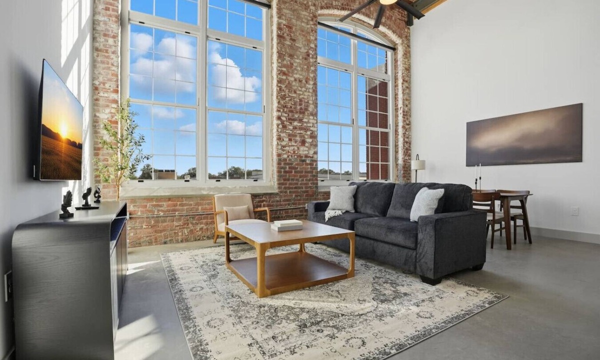 Judson Apartment | Bright and Elegant Abode Near DT GVL