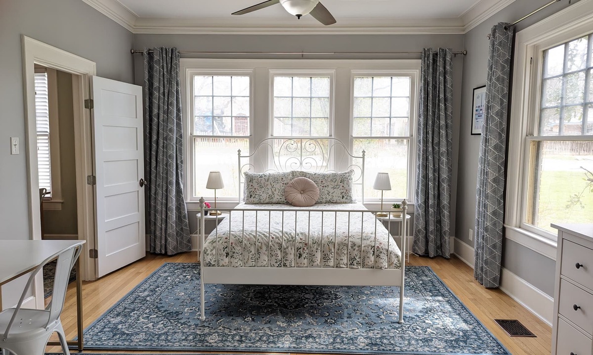 Triangle State House | Bright and Elegant Historic Hyde Park Home
