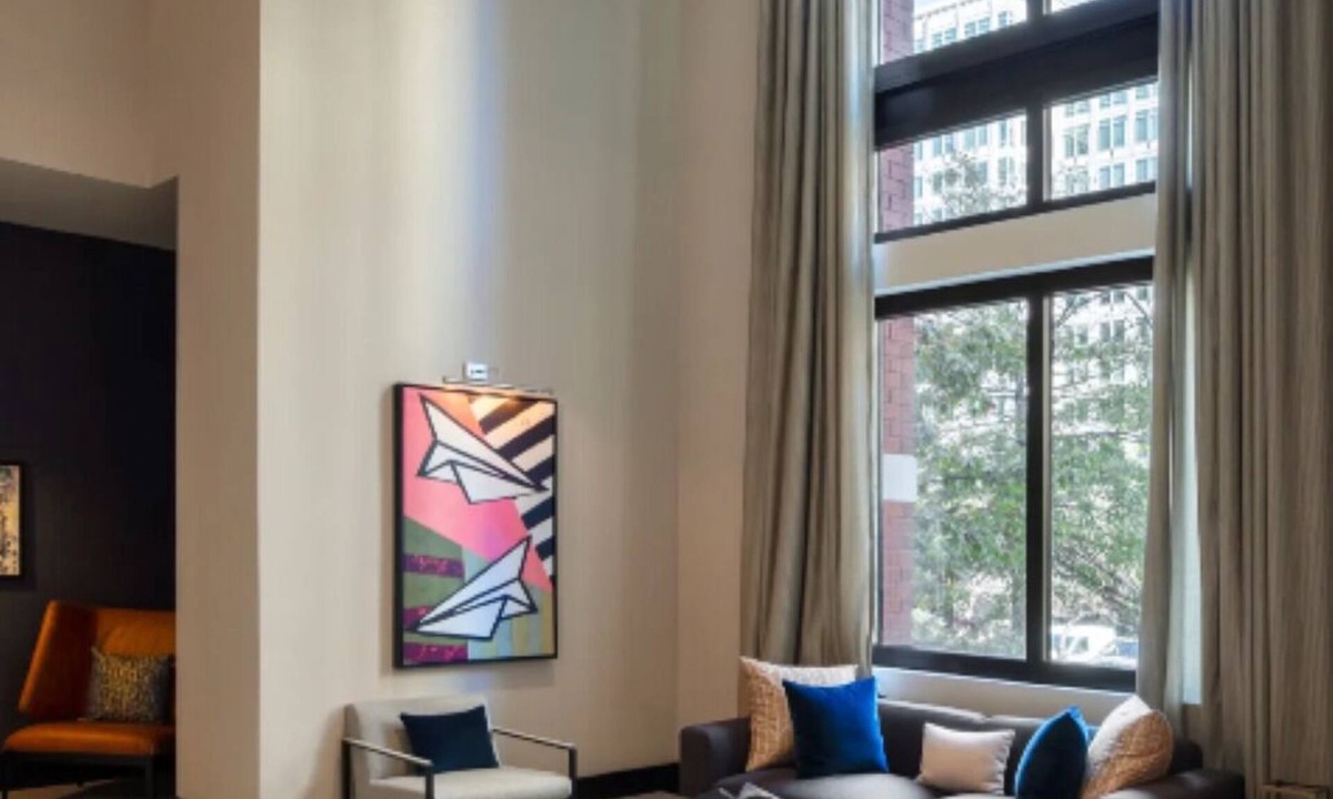 Rosslyn Apartment | Bright and Modern 1BR with Free On-Site Garage Parking