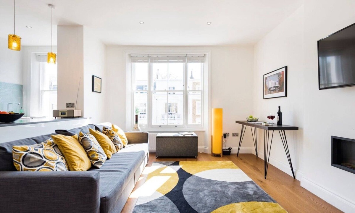 Earl's Court Apartment | Bright and Modern Earls Court Gem