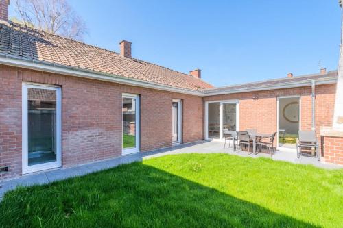 Marcq-en-Baroeul House | Bright and renovated house for 8 people parking