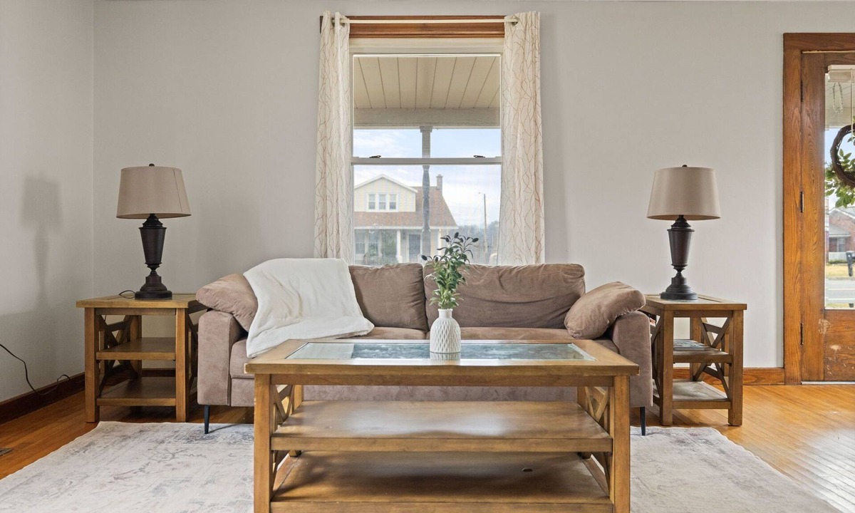 Lairdsville House | Bright and Simple Spacious Stay-Entire Home