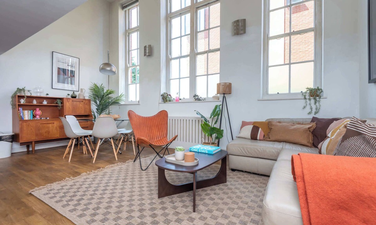 Tooting Apartment | Bright and Spacious 3BDR Loft by Tooting Broadway