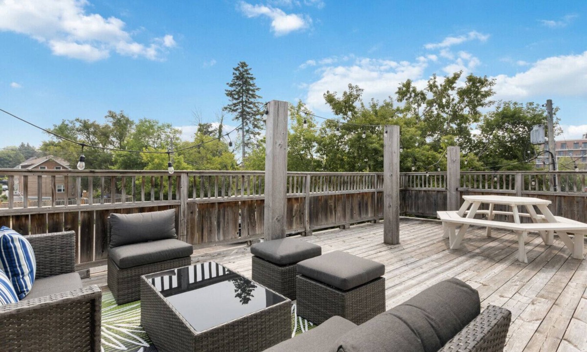 Collingwood Condo | Bright and Spacious Condo in Downtown Collingwood (97043)