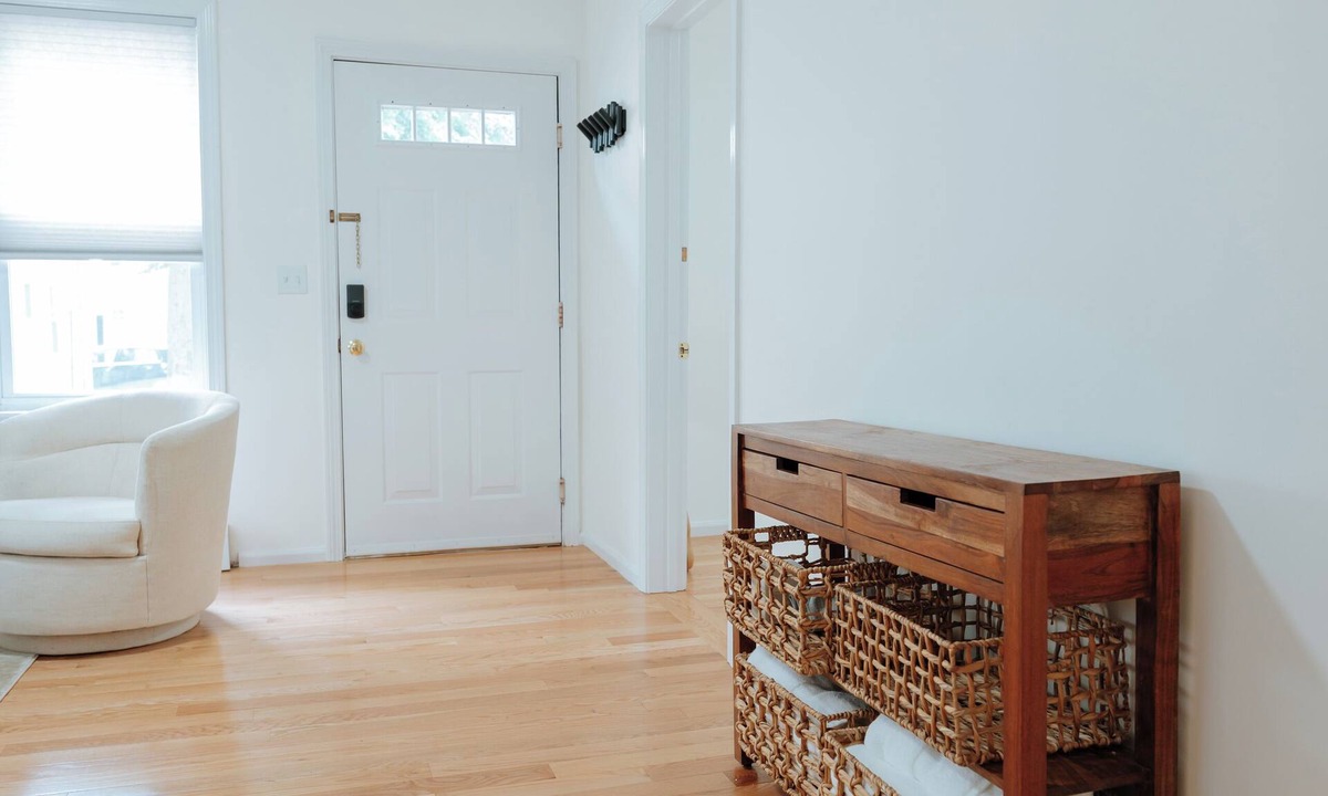 Brookline Apartment | Bright and spacious fully furnished 1 bedroom