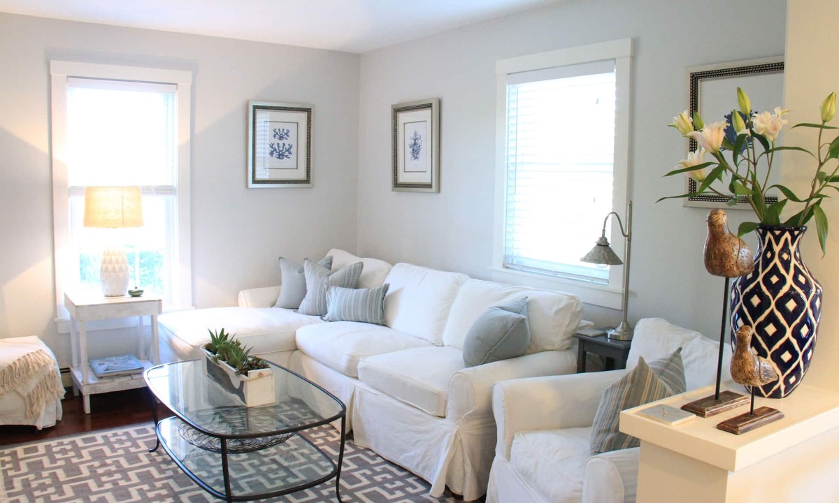 West of Town Apartment | BRIGHT and STYLISH 2BD,1BT with deck and BBQ