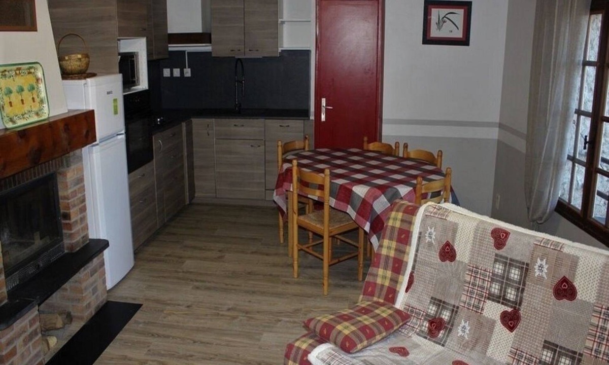 Planes Cottage | Bright and welcoming cottage in the heart of the farmhouse