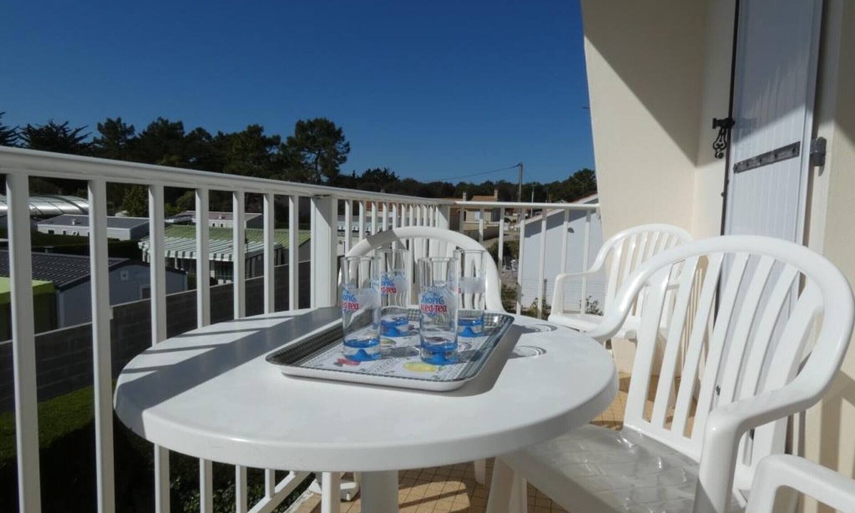 Notre-Dame-de-Monts Apartment | Bright apartment in Notre-Dame-de-Monts - Pets allowed